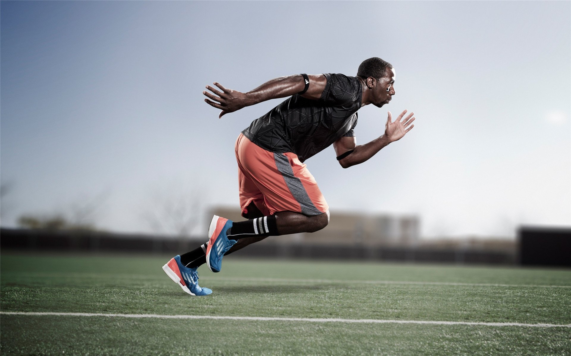 LOL赛事解说风格：分析不同解说的特点与风格，lol赛事解说能赚多少钱