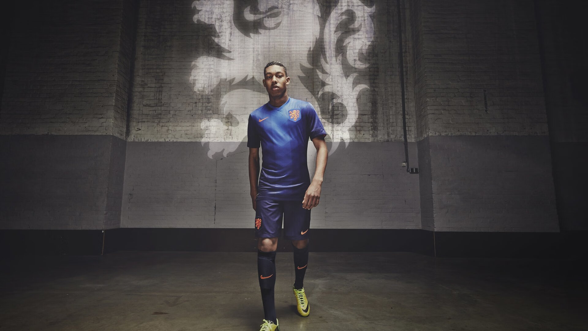 “青训基地引入国际先进设备,培养更具竞争力的人才”,青训中心