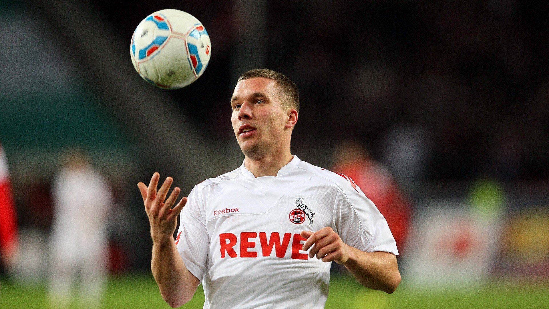 英超裁判使用新技术,提升判罚效率,英超裁判年龄限制